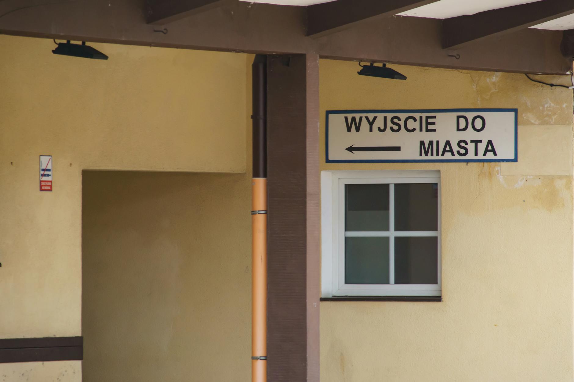 Strażacy Państwowej Straży Pożarnej w Płońsku podczas akcji - nabór do służby przygotowawczej